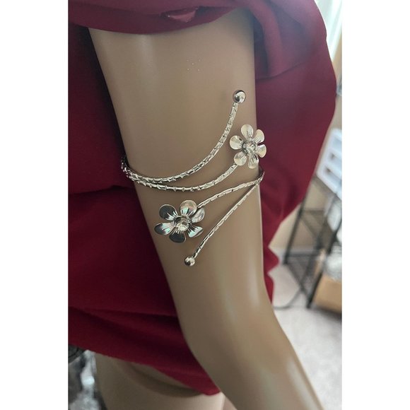 Silver Armlet, arm cuff bracelet, Silver armband, flower silver boho upper arm - Picture 1 of 7